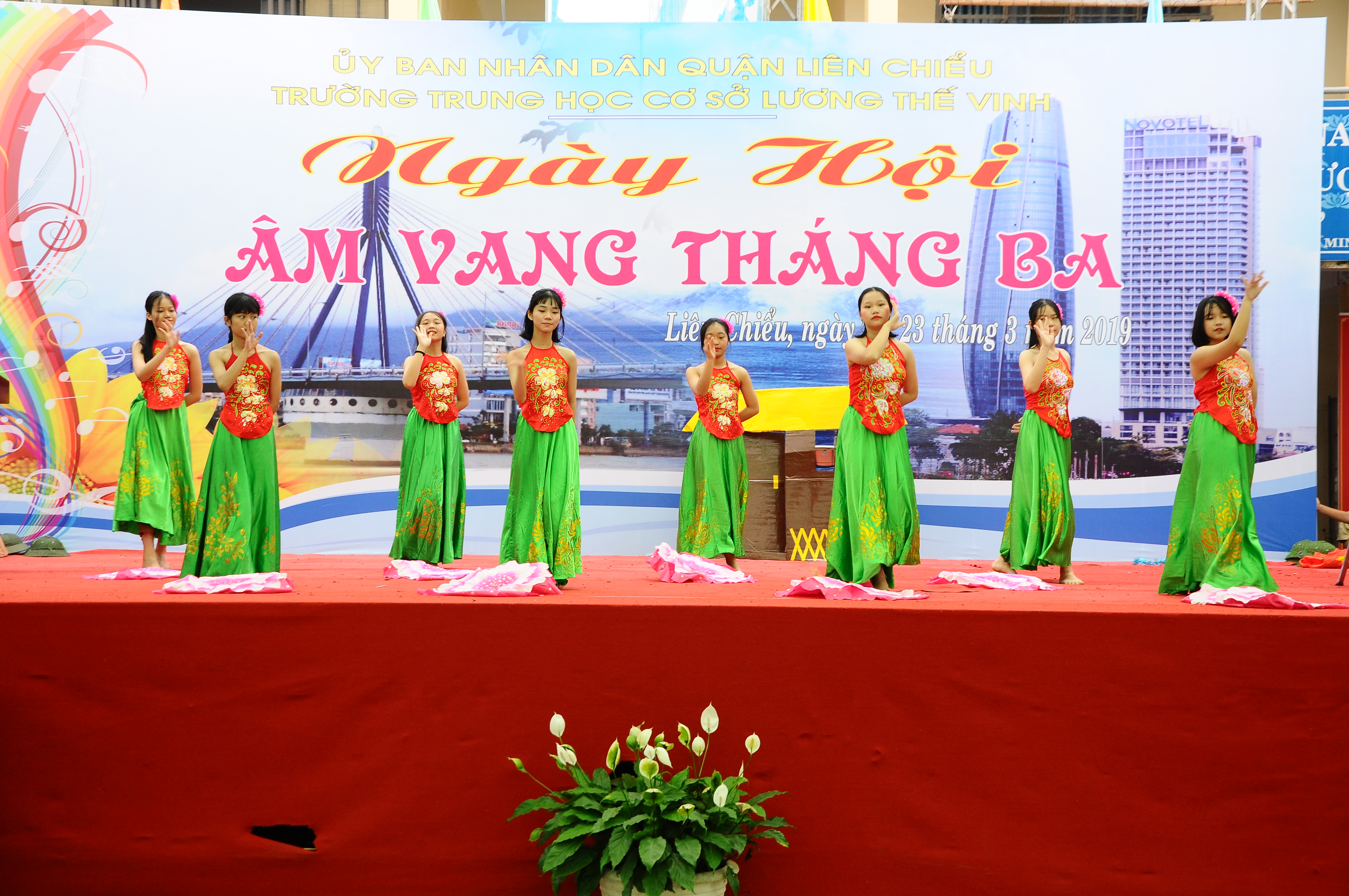 RỘN RÀNG NGÀY HỘI “ÂM VANG THÁNG BA”