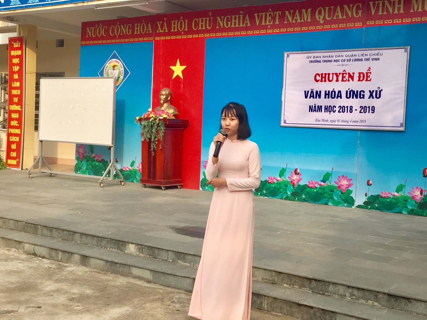 BÀI DỰ THI “BÀI VIẾT HAY, HÌNH ẢNH ĐẸP TRÊN WEBSITE” CHỦ ĐỀ “VĂN HÓA GIAO TIẾP VÀ ỨNG XỬ TRONG TRƯỜNG HỌC” BÀI DỰ THI “BÀI VIẾT HAY, HÌNH ẢNH ĐẸP TRÊN WEBSITE” CHỦ ĐỀ “VĂN HÓA GIAO TIẾP VÀ ỨNG XỬ TRONG TRƯỜNG HỌC”